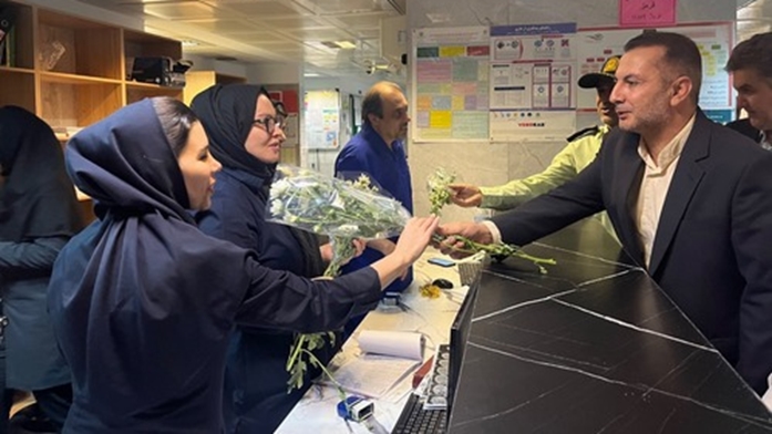 حضور فرمانده نیروی انتظامی پاکدشت در بیمارستان شهدا به مناسبت روز پزشک